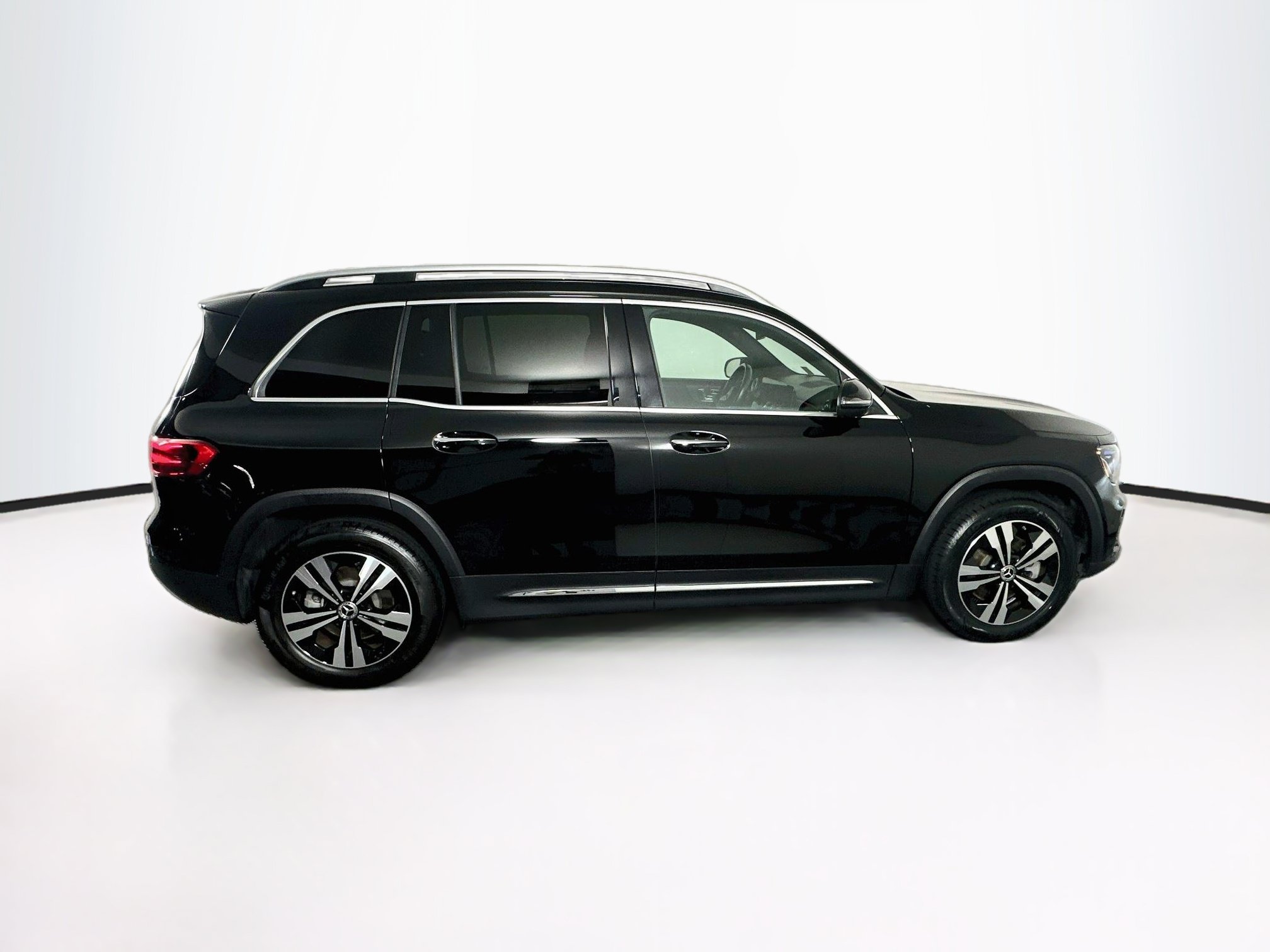 Used 2025 Mercedes-Benz GLB 250 image 10