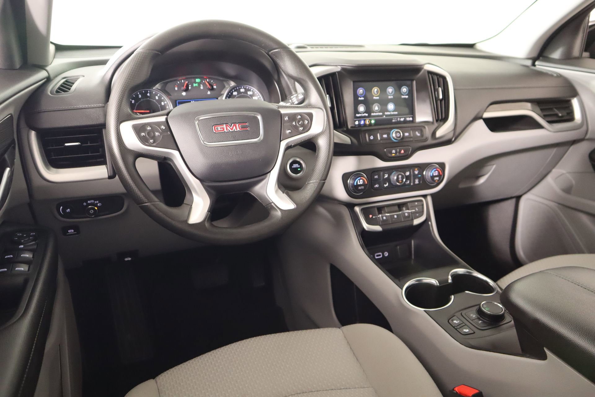 Used 2024 GMC Terrain SLE w/ Driver Convenience Package FWD image 2