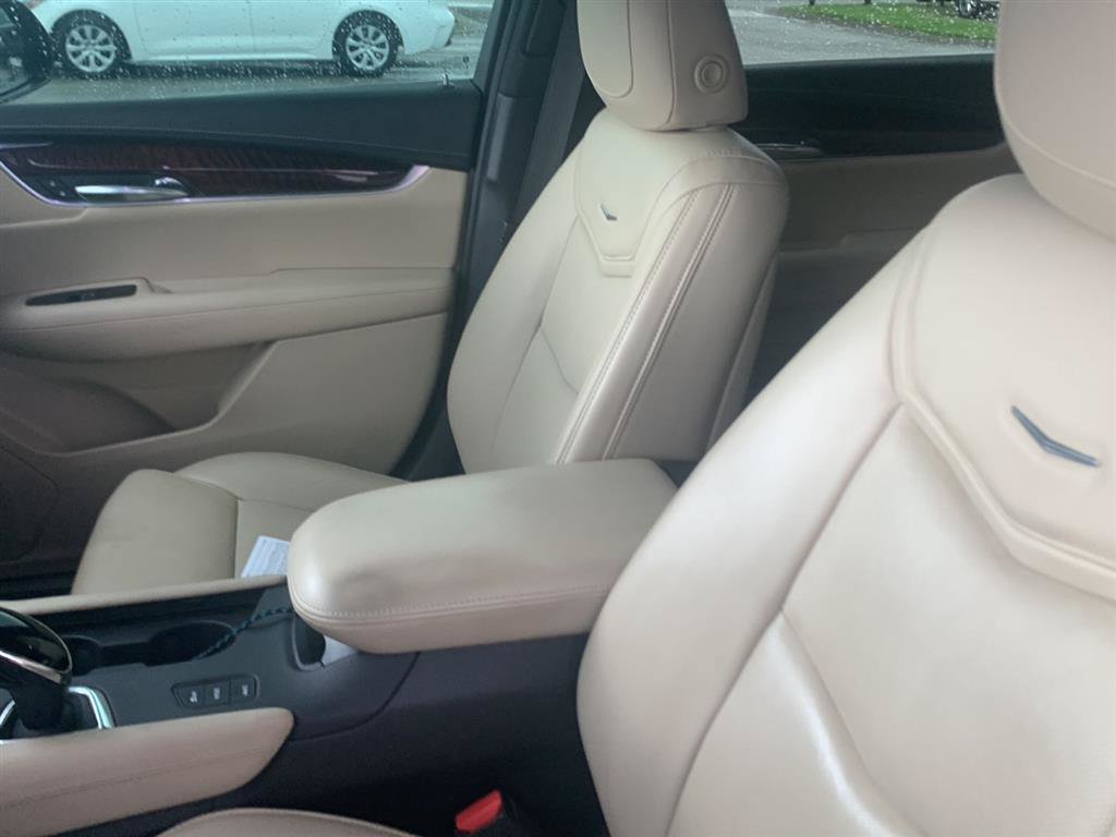 Used 2018 Cadillac XT5 Luxury w/ Driver Awareness Package AWD/4WD image 5