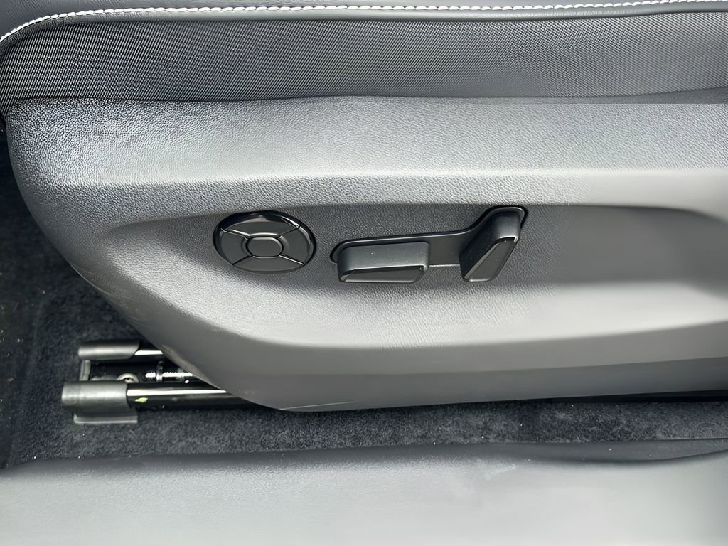 New 2026 Volkswagen Tiguan SE R-Line image 12