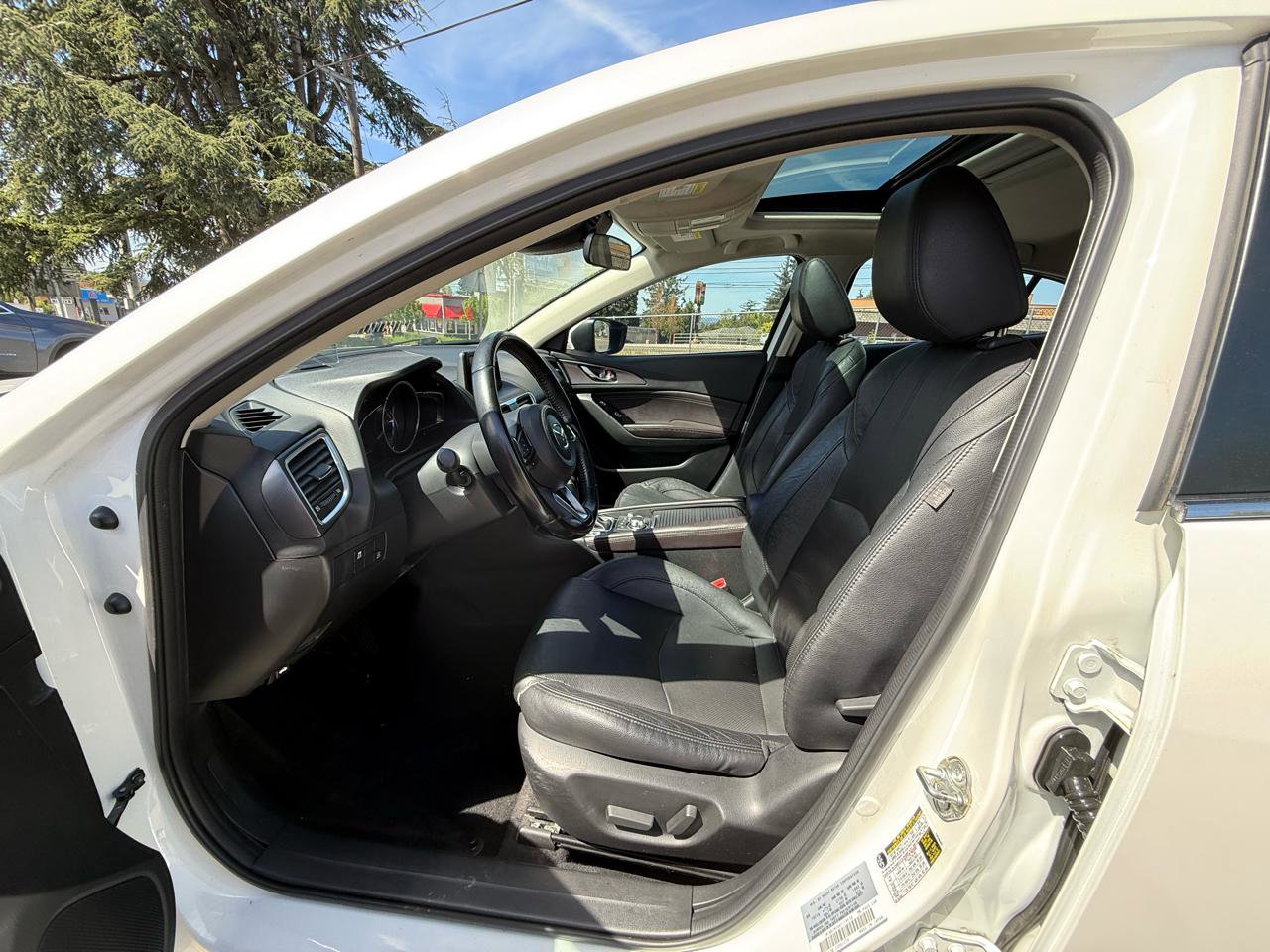 Used 2017 MAZDA MAZDA3 Grand Touring FWD image 12