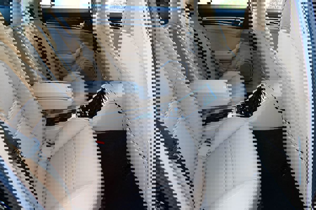 Used 2021 Porsche Panamera w/ Premium Package image 24