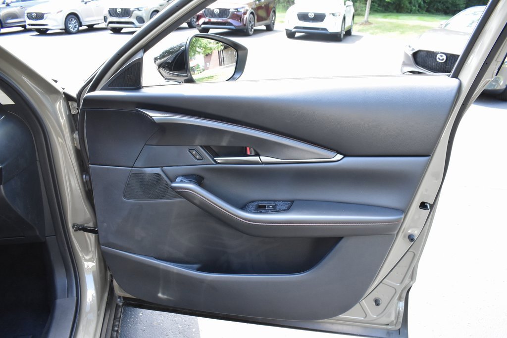 New 2025 MAZDA CX-30 Carbon image 21