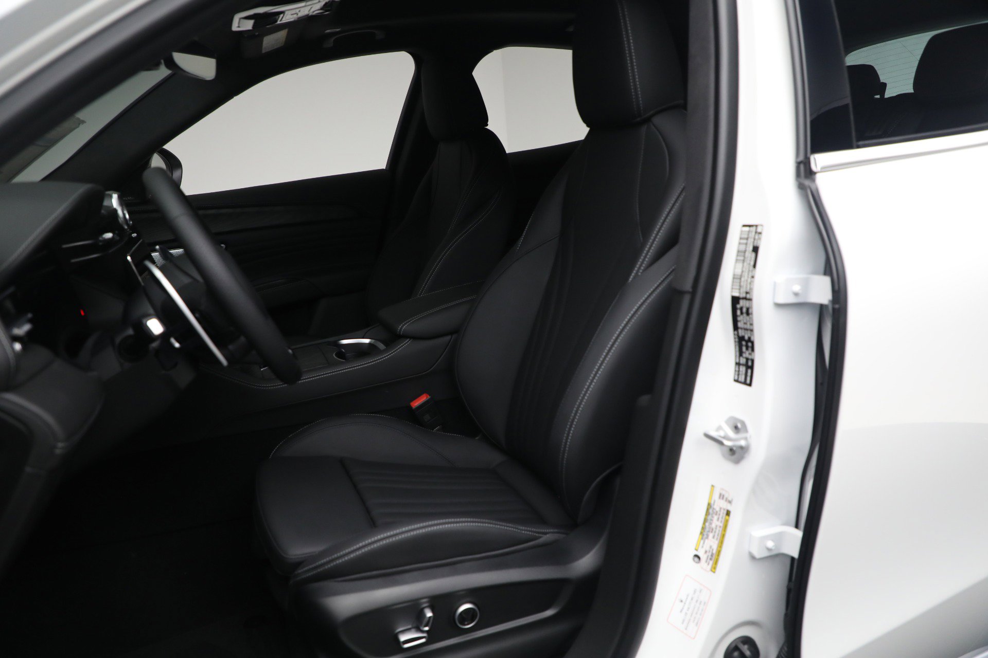 New 2025 Maserati Grecale GT image 14