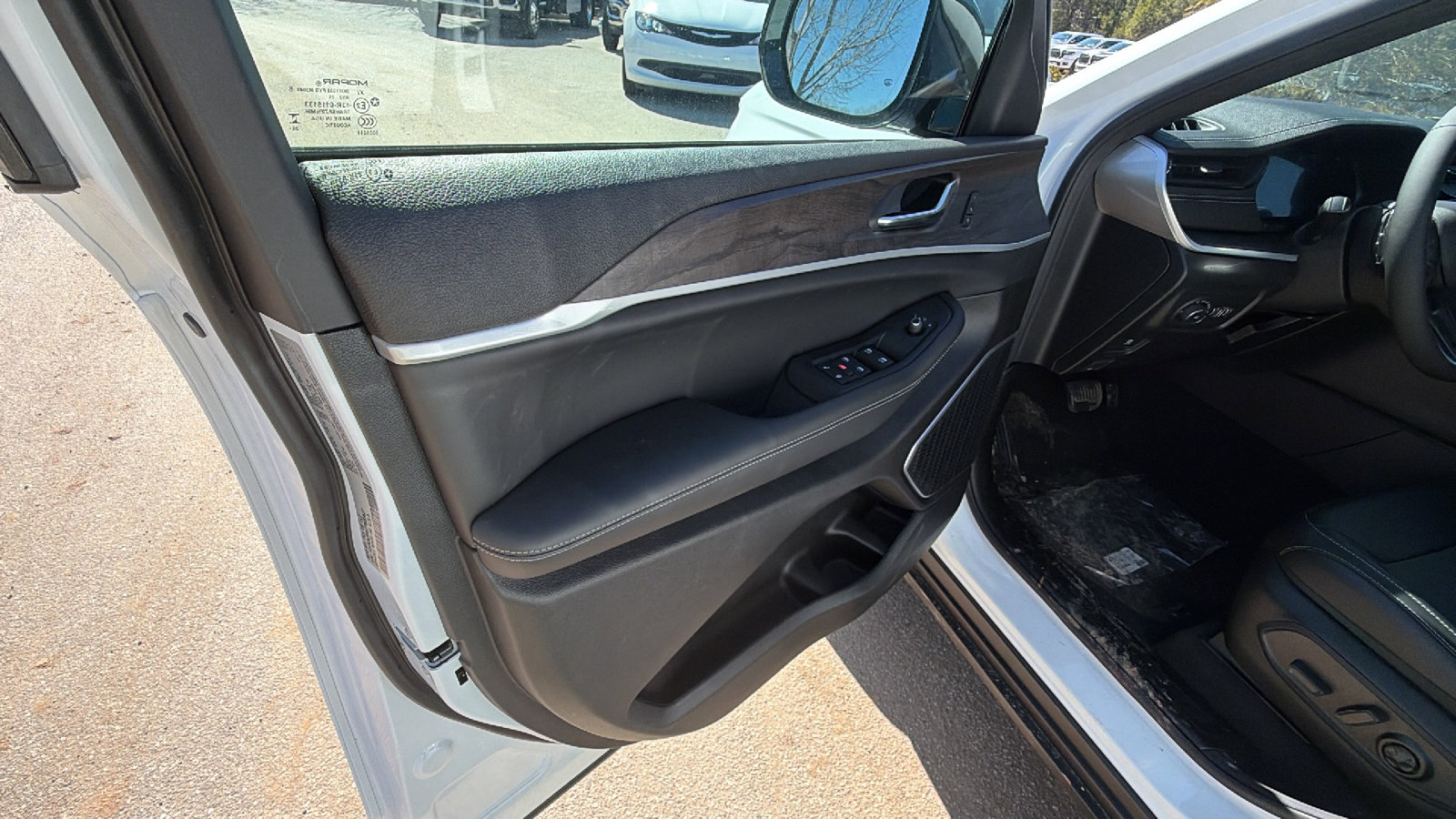 New 2026 Jeep Grand Cherokee L Limited w/ Limited Altitude Package image 14