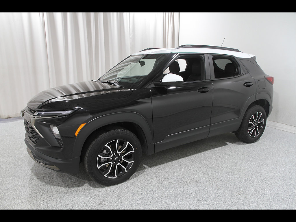 Used 2025 Chevrolet TrailBlazer ACTIV w/ Driver Confidence Package AWD/4WD image 3