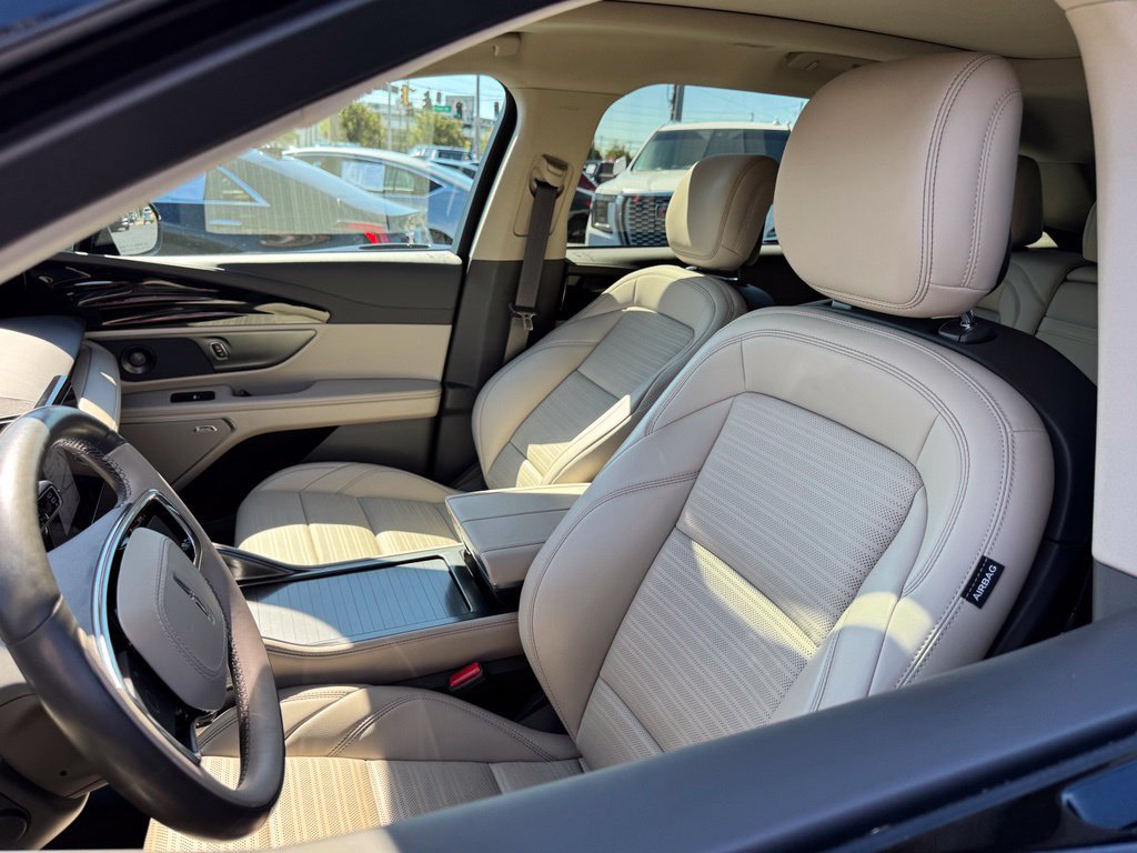 Used 2025 Lincoln Nautilus Reserve w/ Jet Appearance Package AWD/4WD image 9