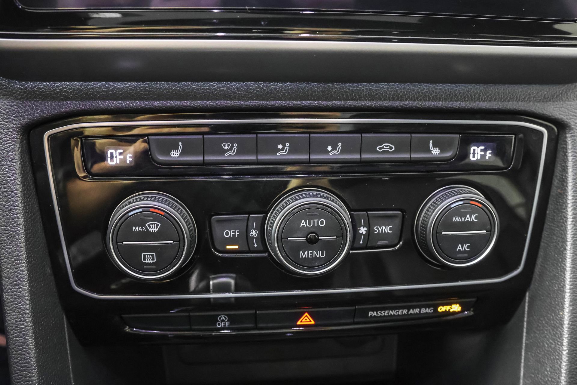 Used 2022 Volkswagen Atlas Cross Sport SEL R-Line AWD/4WD image 31