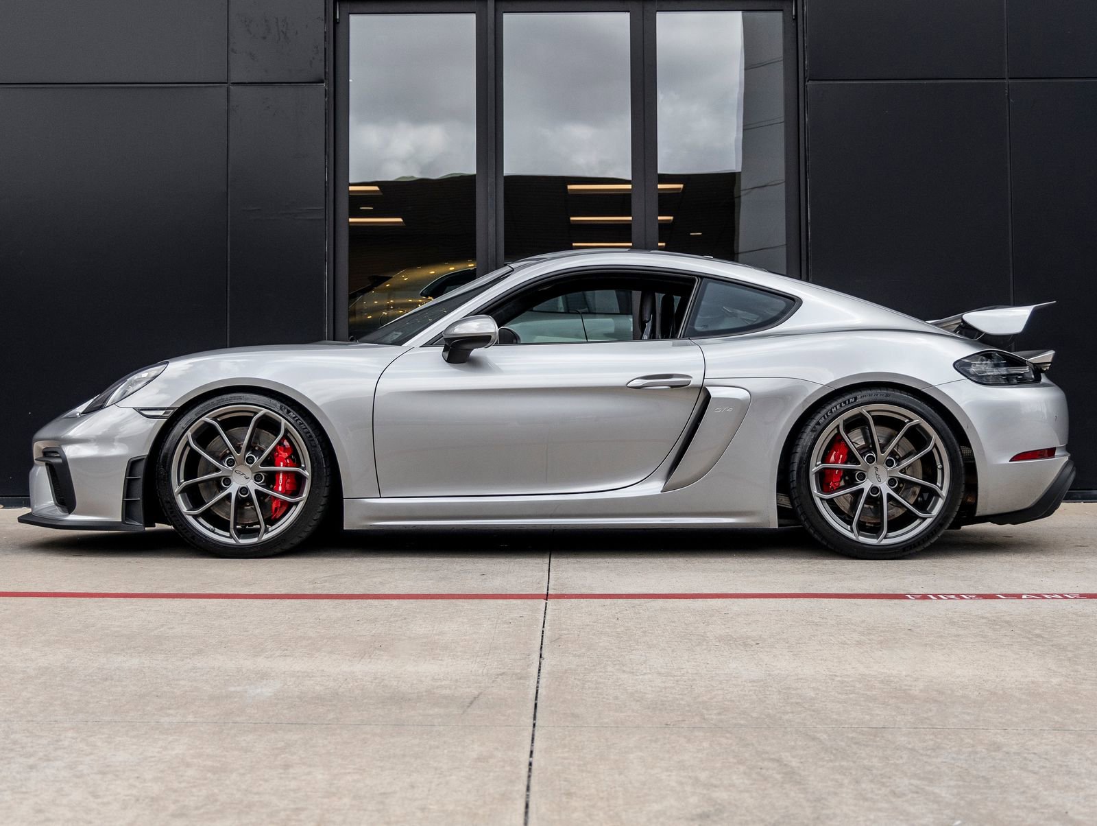 Used 2020 Porsche 718 Cayman GT4 RWD image 2