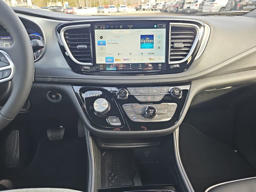New 2026 Chrysler Pacifica Limited image 19