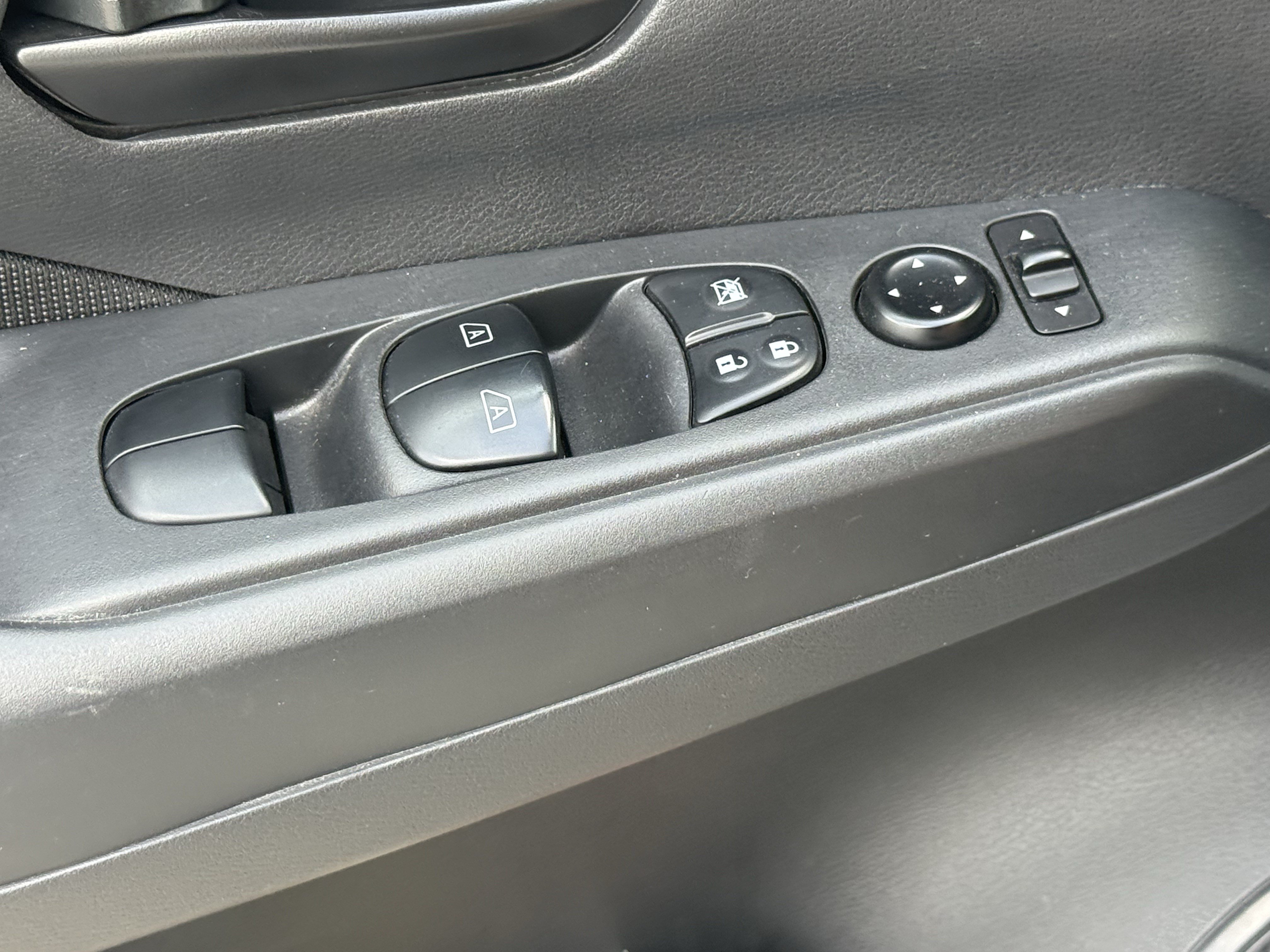 Used 2024 Nissan Kicks S FWD image 27
