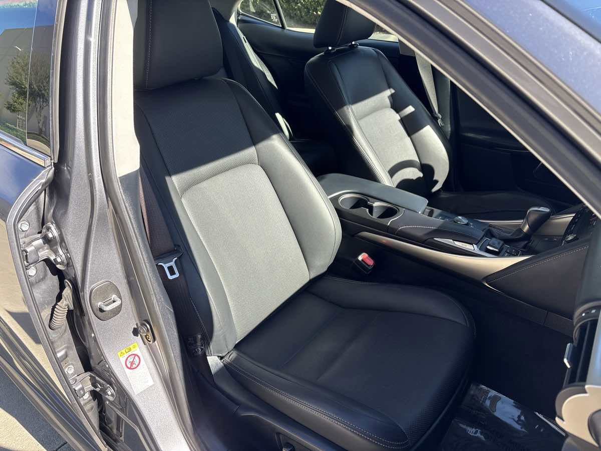 Used 2017 Lexus IS 200t w/ Navigation System Package RWD image 19
