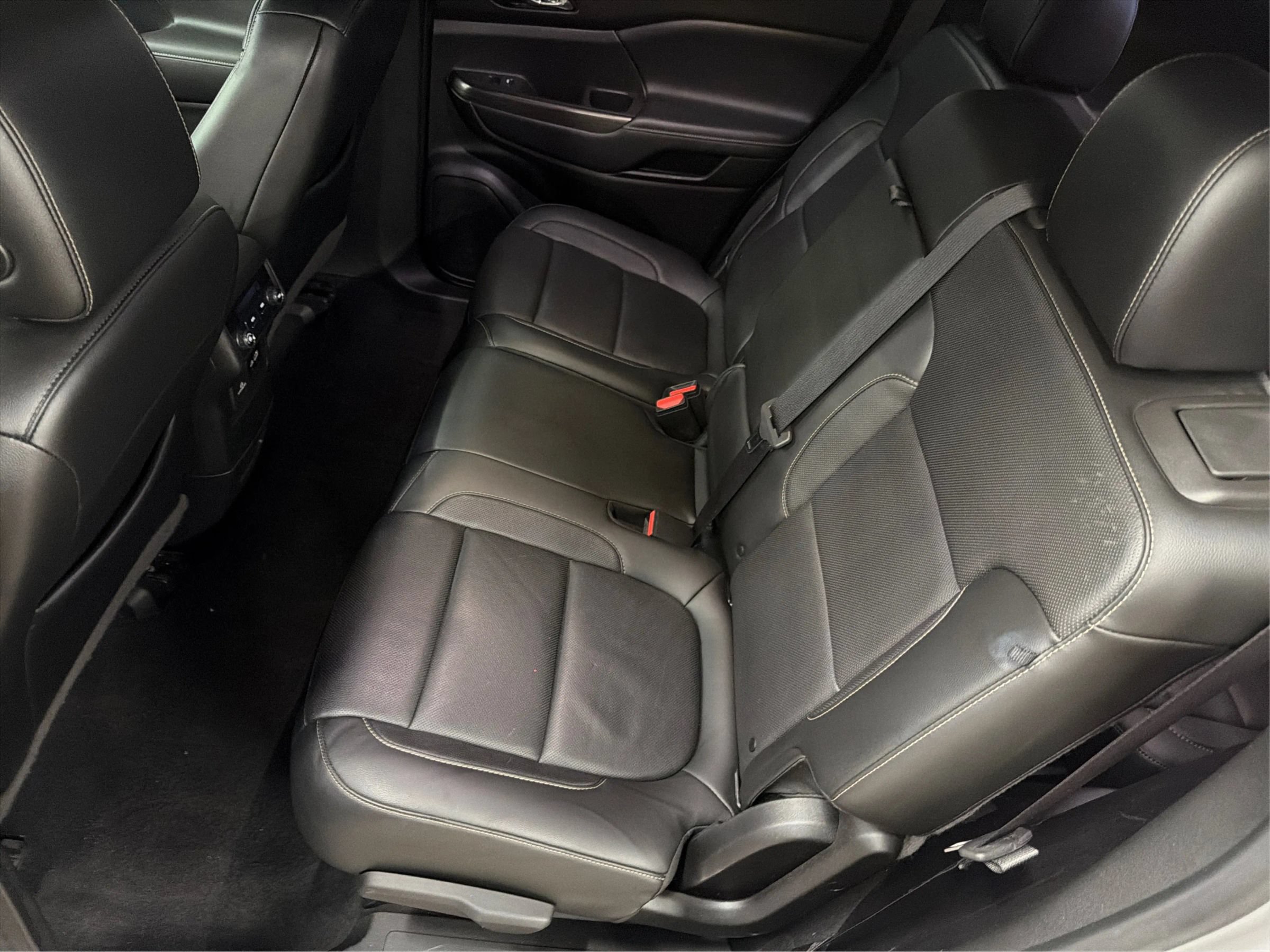 Used 2020 GMC Acadia SLT w/ LPO, Cargo Package FWD image 30