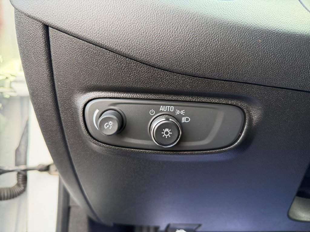 Used 2019 Chevrolet Equinox LT w/ Driver Convenience Package AWD/4WD image 20