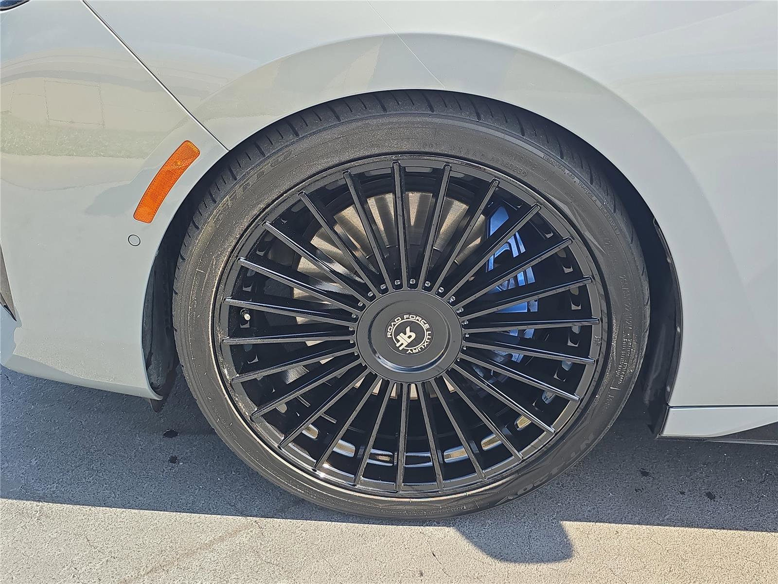 Used 2023 BMW 760i xDrive w/ Luxury Rear Seating Package image 8