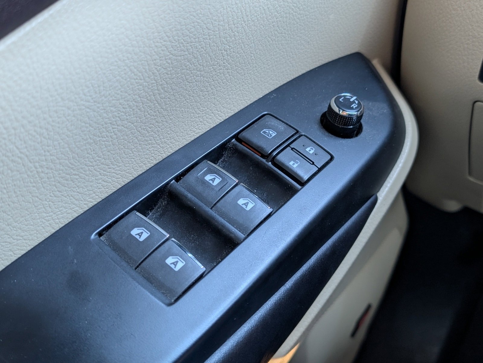 Used 2017 Toyota Highlander Limited Platinum image 18