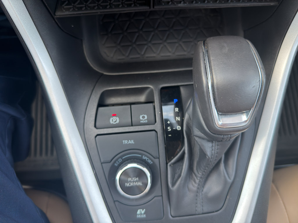 Used 2023 Toyota RAV4 XLE Premium AWD/4WD image 17