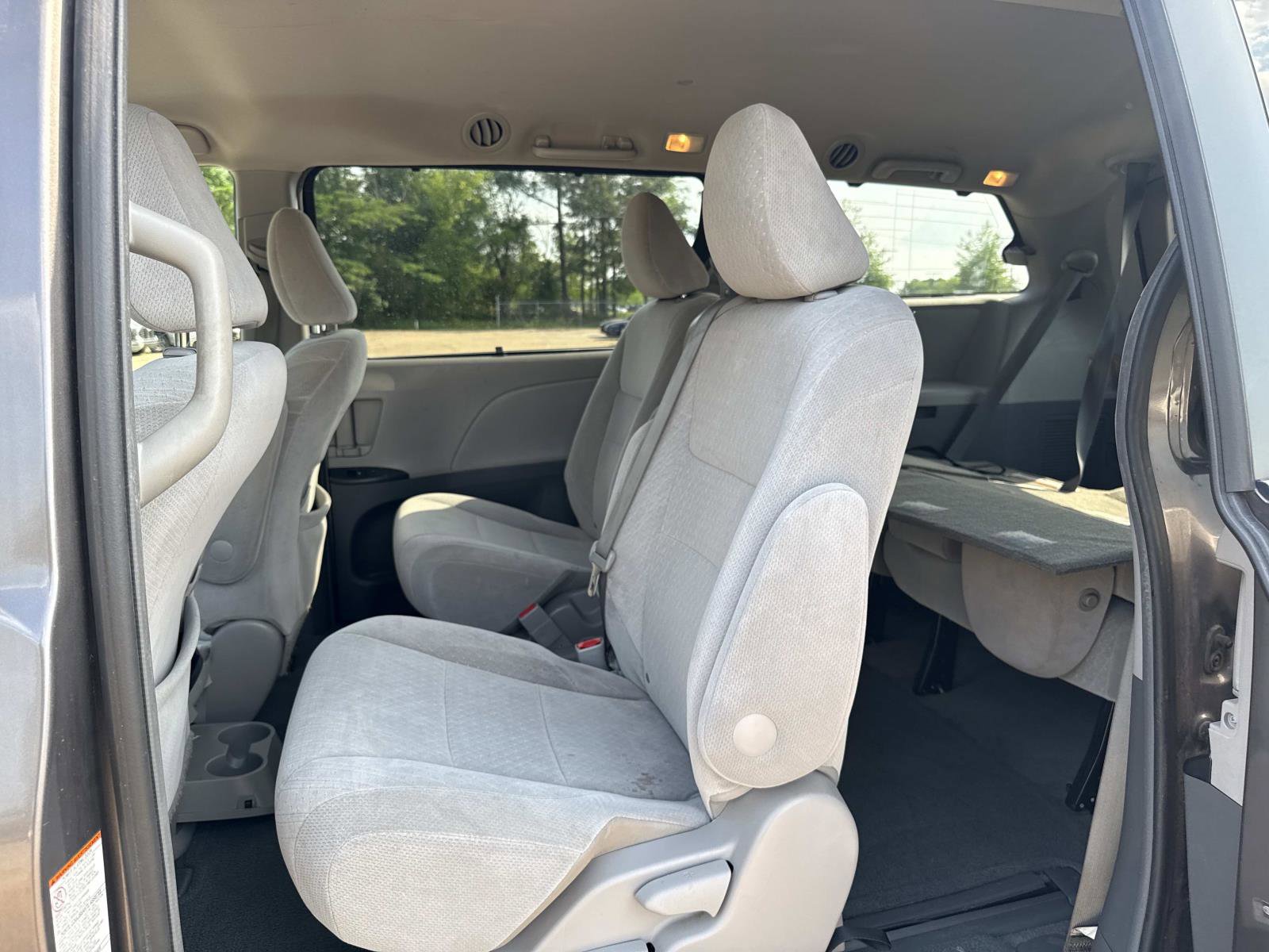 Used 2015 Toyota Sienna LE image 13