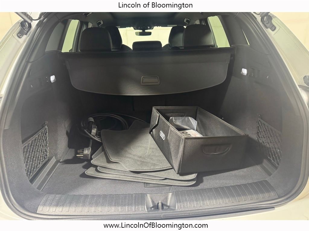 Used 2025 Audi SQ6 e-tron Prestige w/ 21" Black Optic Wheel Package image 28