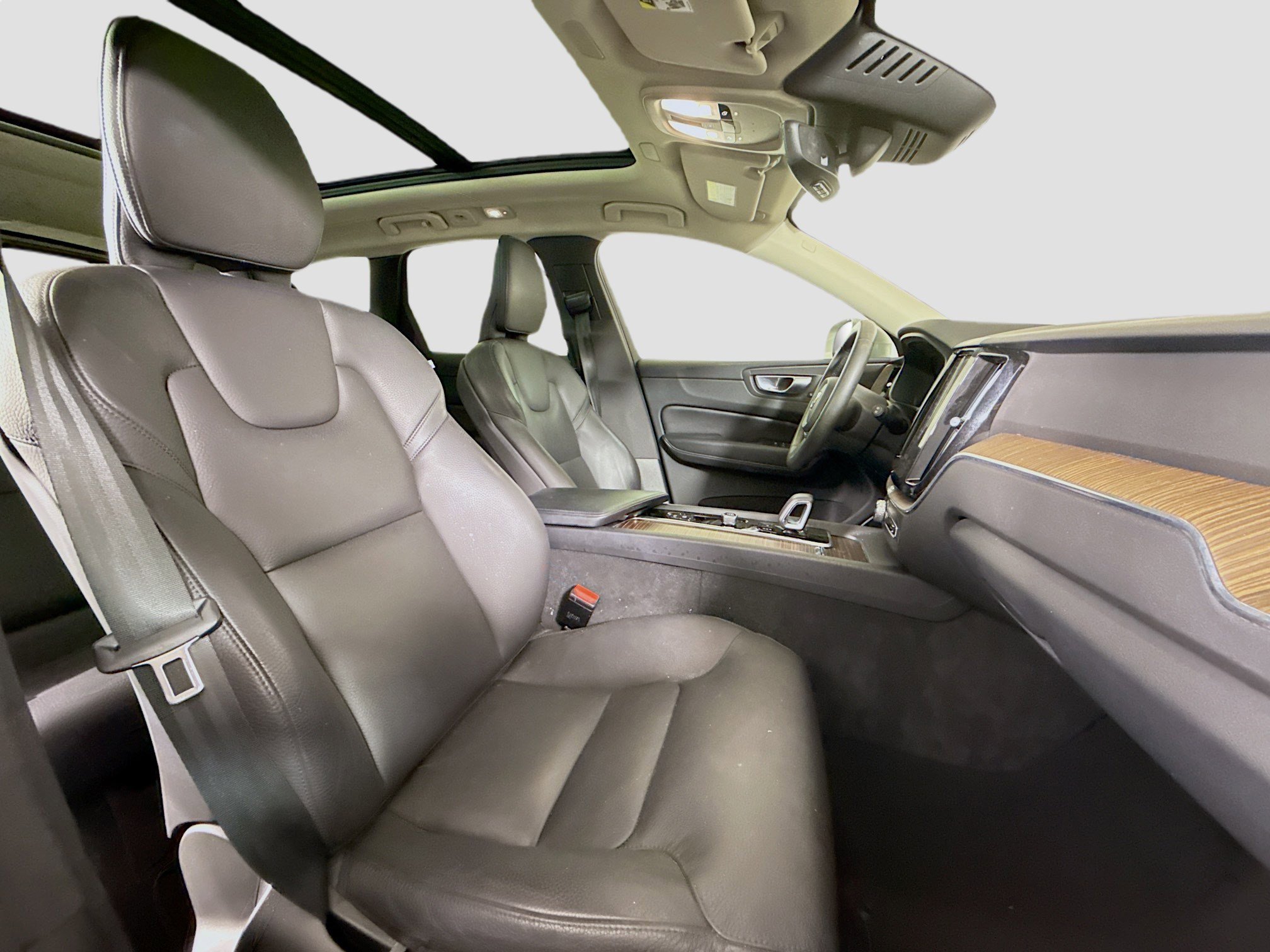 Used 2023 Volvo XC60 B5 Plus w/ Protection Package Premier image 29