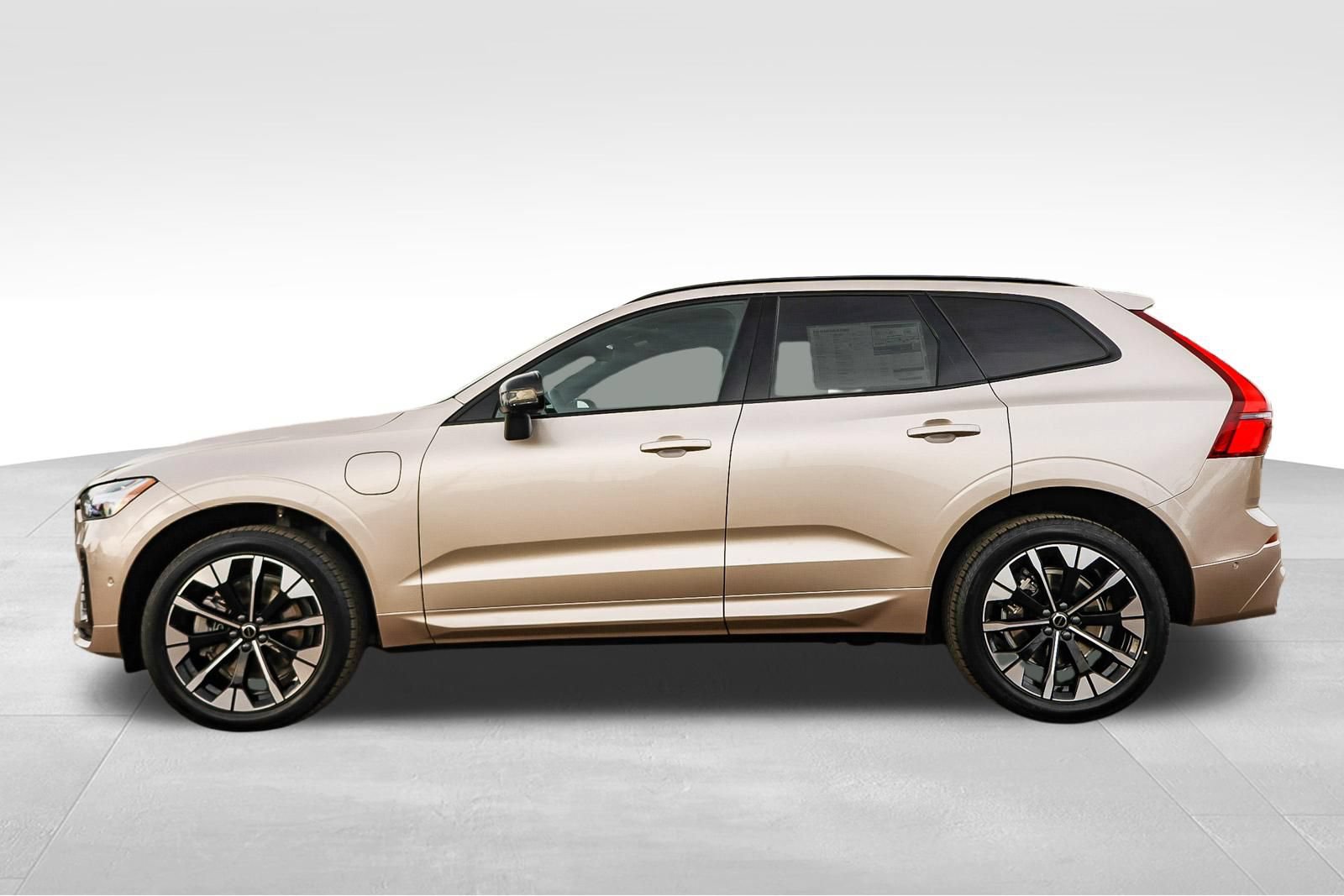 New 2026 Volvo XC60 T8 Plus AWD/4WD image 7