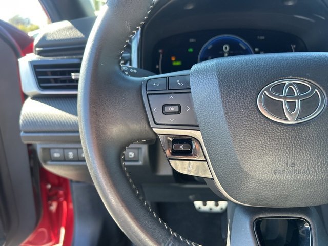Used 2025 Toyota Camry SE image 19