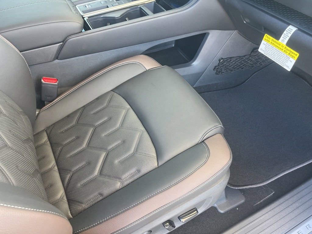 New 2026 Nissan Pathfinder Platinum w/ Cargo Package FWD image 23