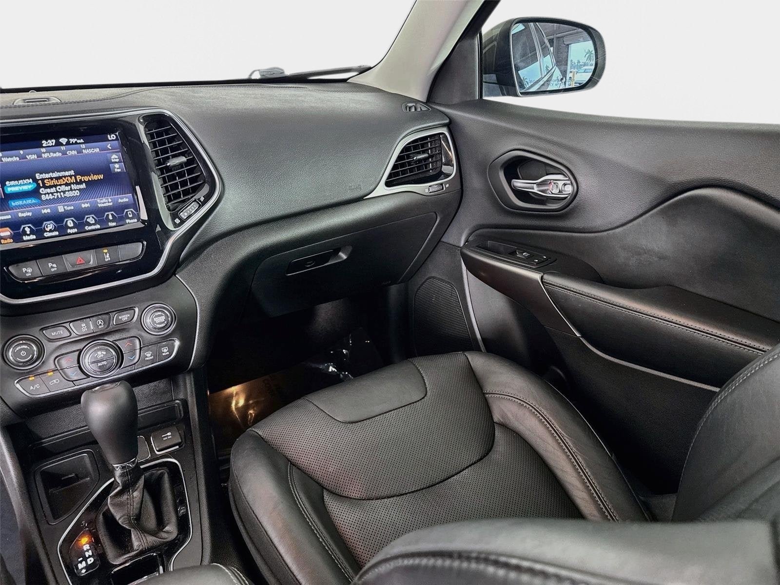 Used 2019 Jeep Cherokee Limited w/ Technology Group FWD image 24