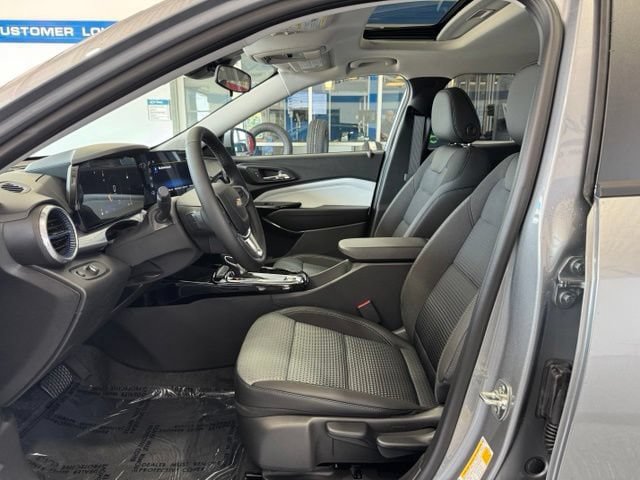 New 2026 Chevrolet Trax LT w/ Sunroof Package FWD image 7
