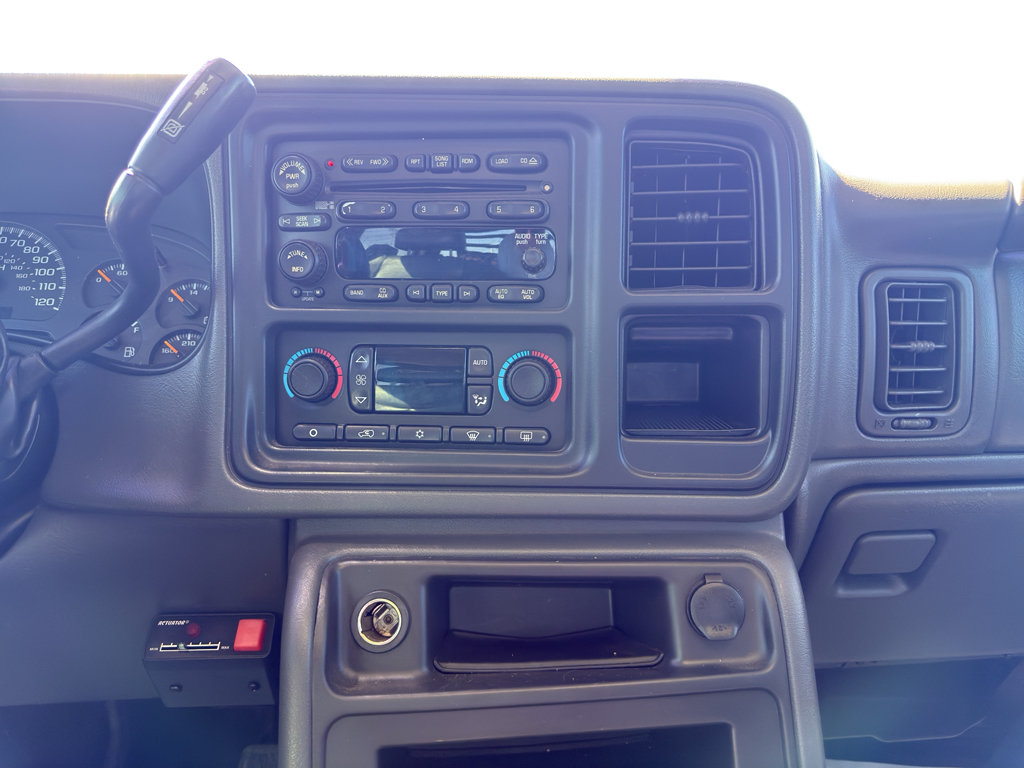 Used 2005 Chevrolet Silverado 2500 LT w/ Heavy-Duty Power Package AWD/4WD image 14