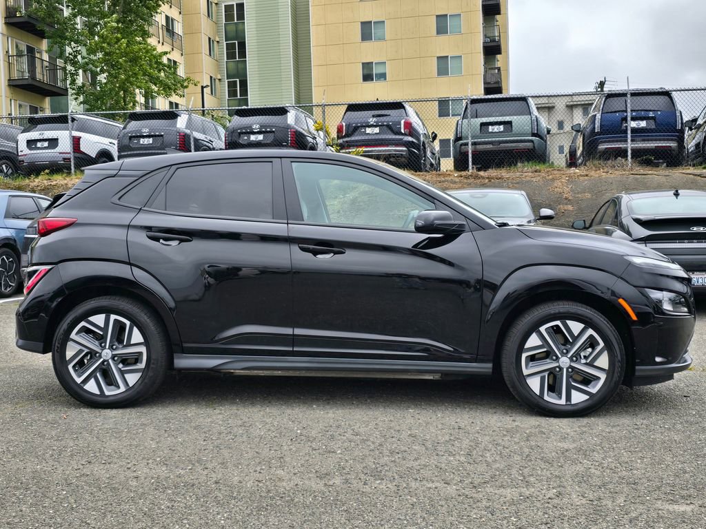Used 2023 Hyundai Kona SE FWD image 8
