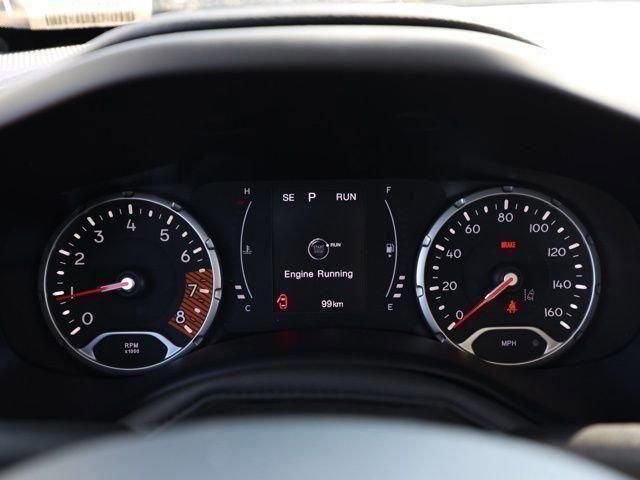 Used 2023 Jeep Renegade Latitude w/ Sun & Fun Group AWD/4WD image 28