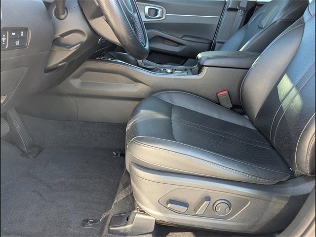 Certified 2023 Kia Sorento EX w/ Panoramic Sunroof Package image 9