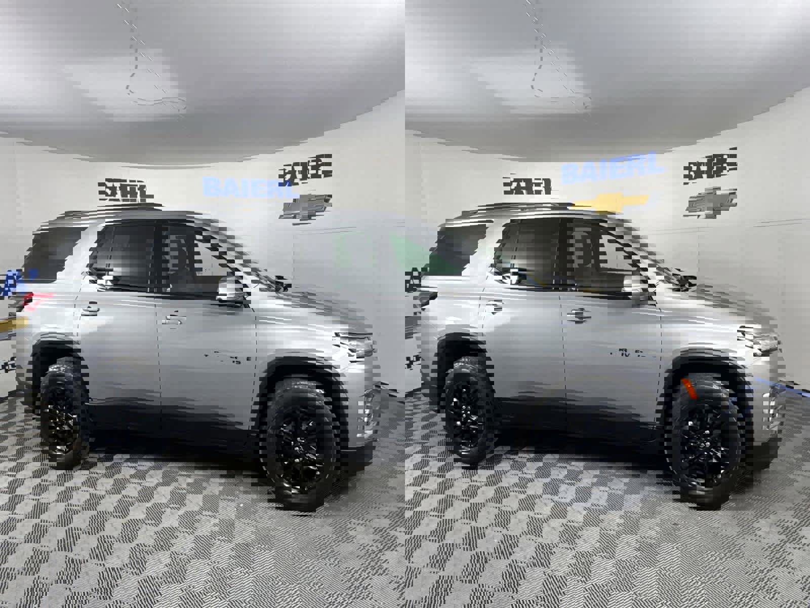 Used 2023 Chevrolet Traverse LT w/ Midnight/Sport Edition image 6