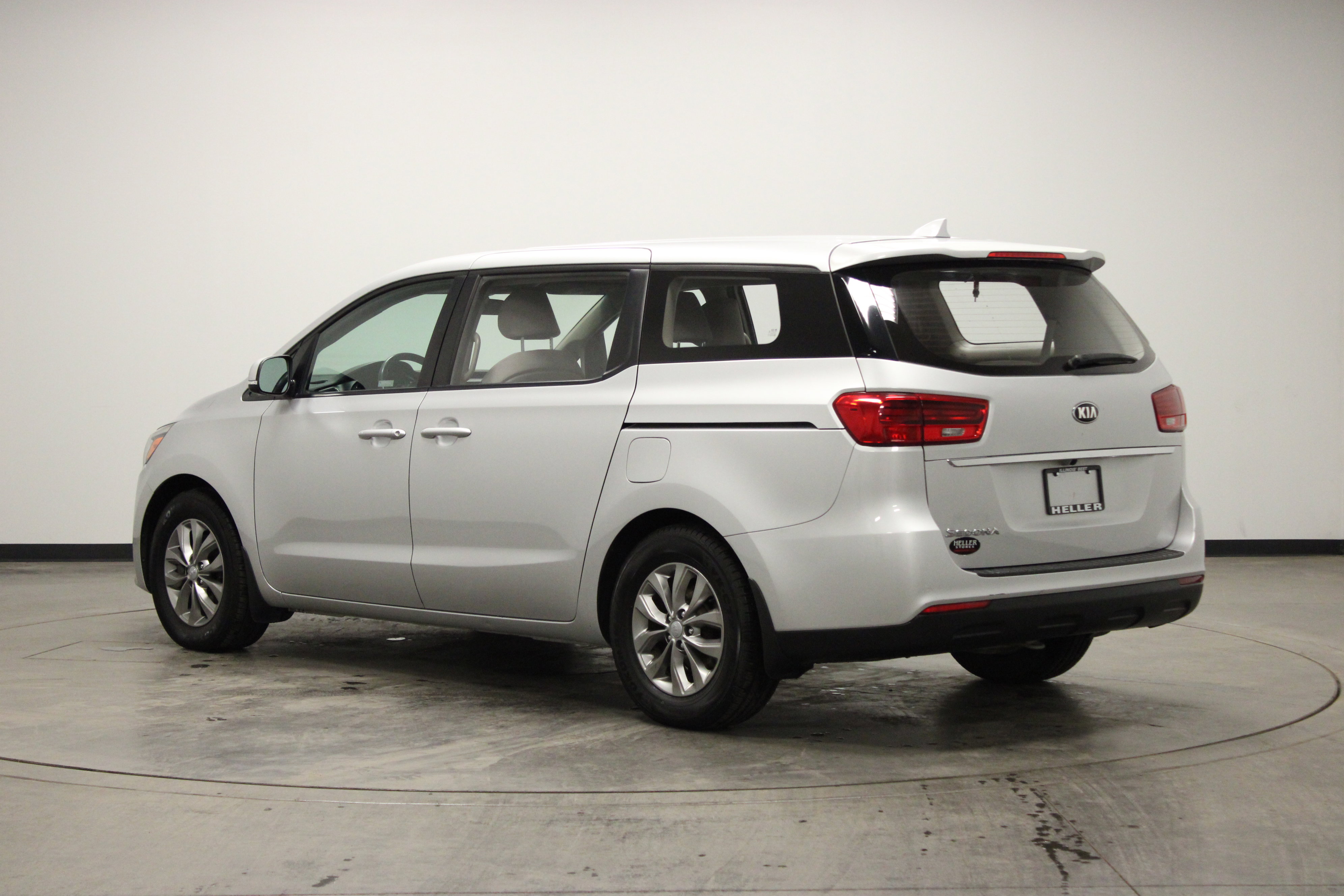 Used 2019 Kia Sedona L image 6