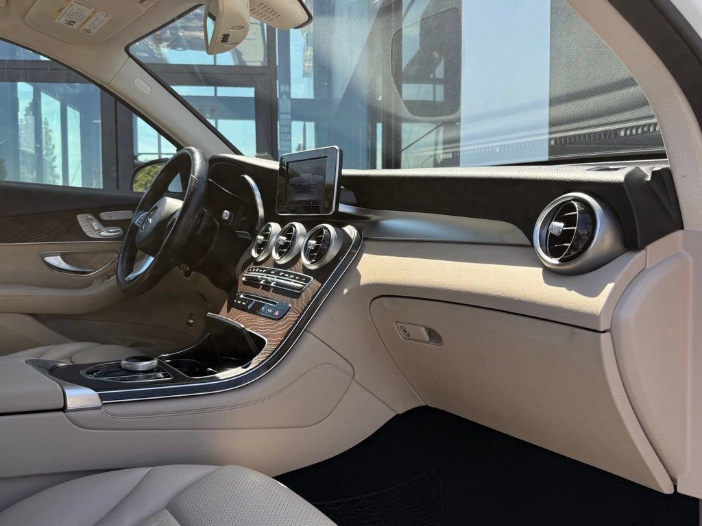 Used 2018 Mercedes-Benz GLC 300 4MATIC image 17