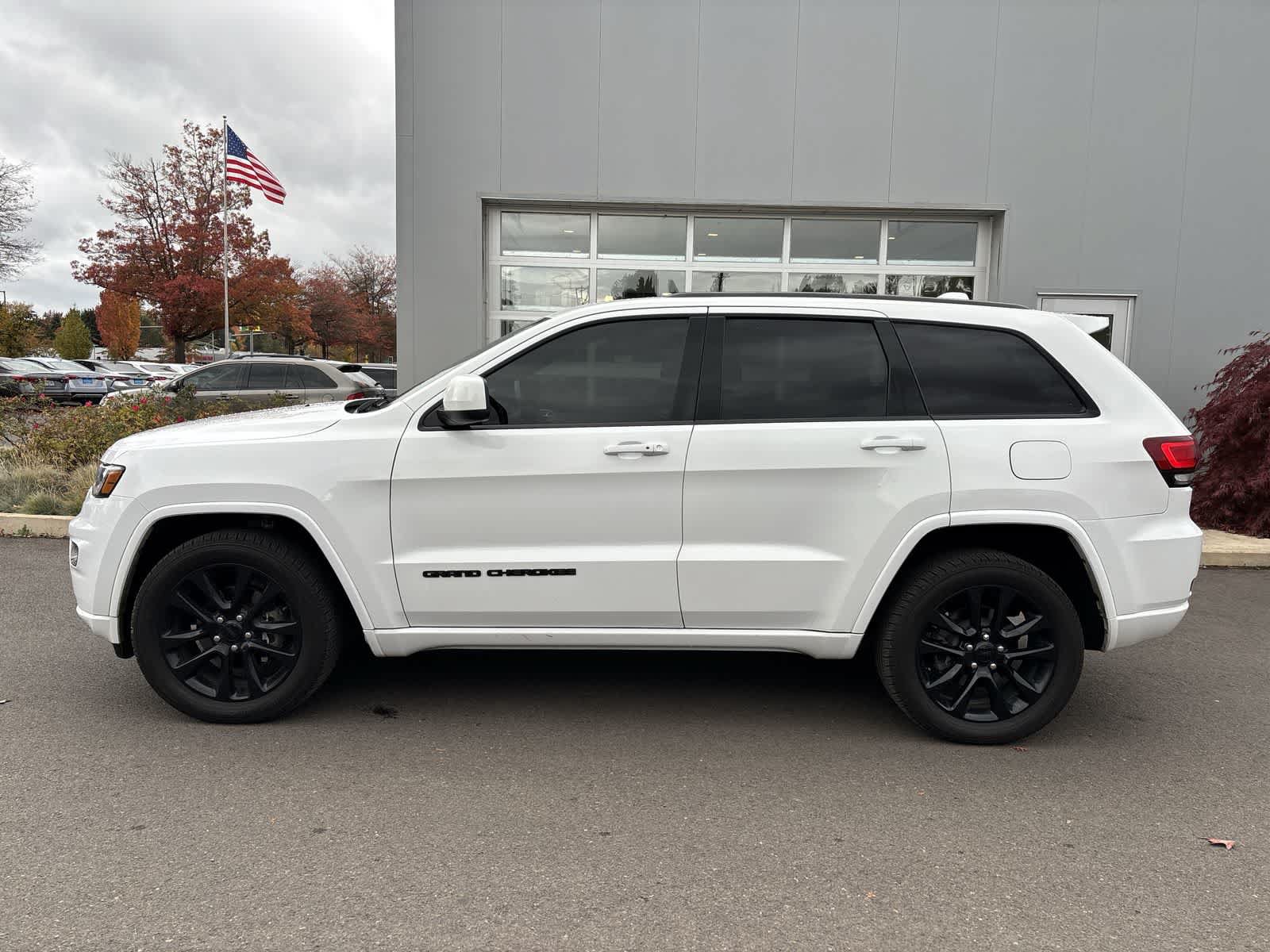 Certified 2020 Jeep Grand Cherokee Altitude AWD/4WD image 2