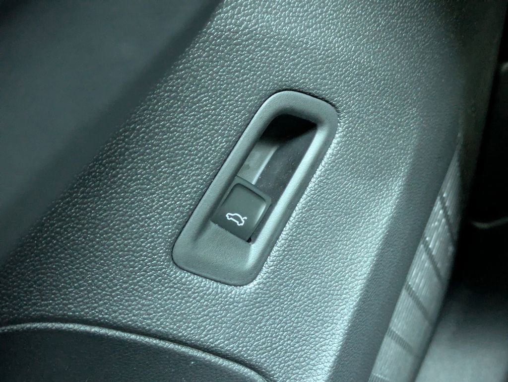 Certified 2024 Volkswagen Atlas Cross Sport SEL R-Line image 37