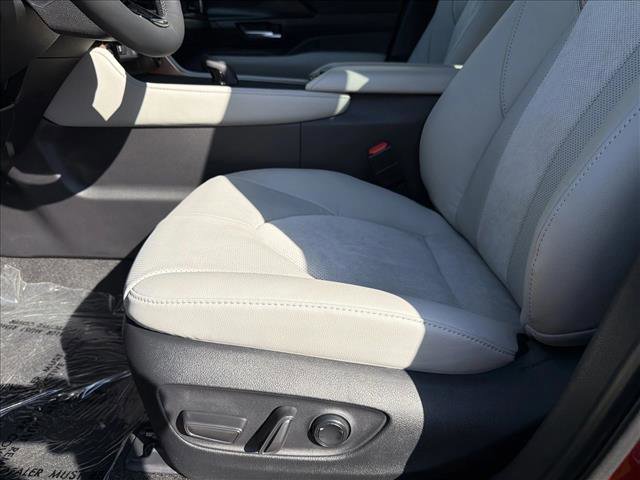 New 2026 Toyota Grand Highlander AWD Hybrid image 13