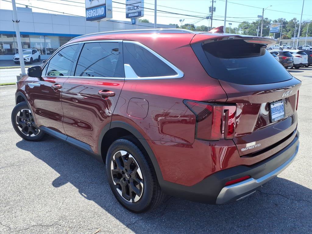 Used 2024 Kia Sorento S AWD/4WD image 6