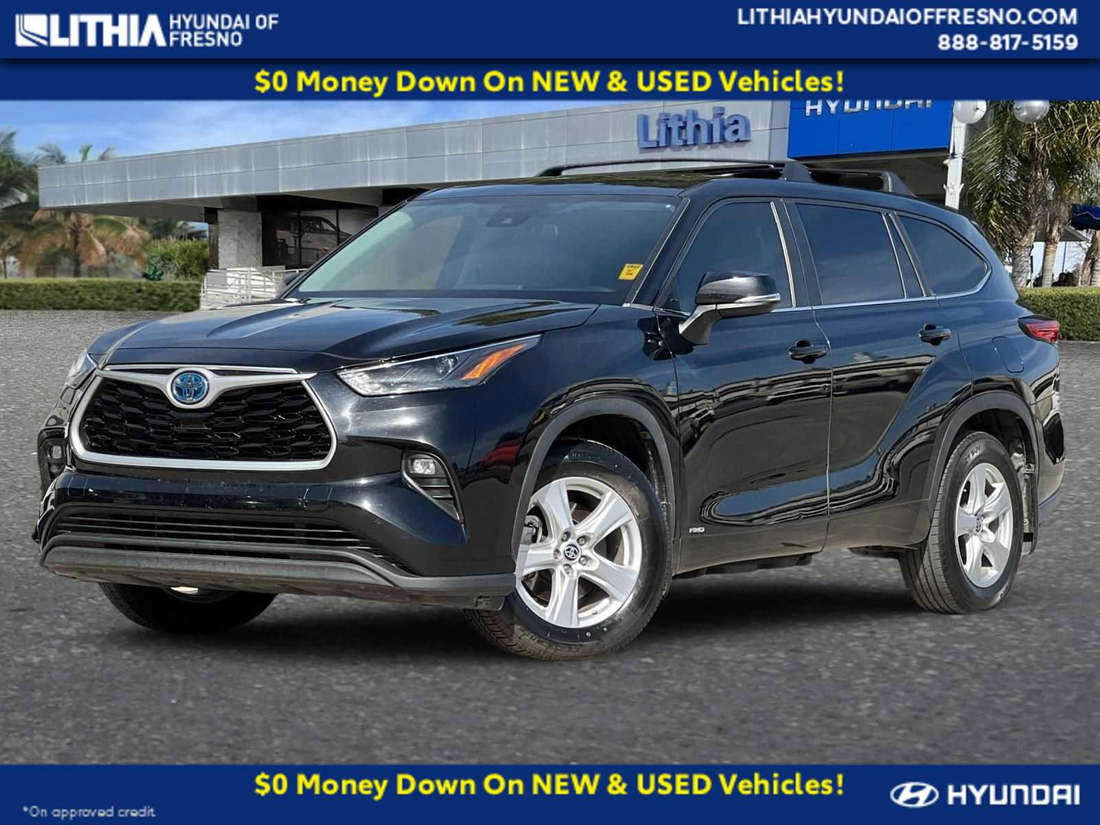Used 2023 Toyota Highlander LE image 1