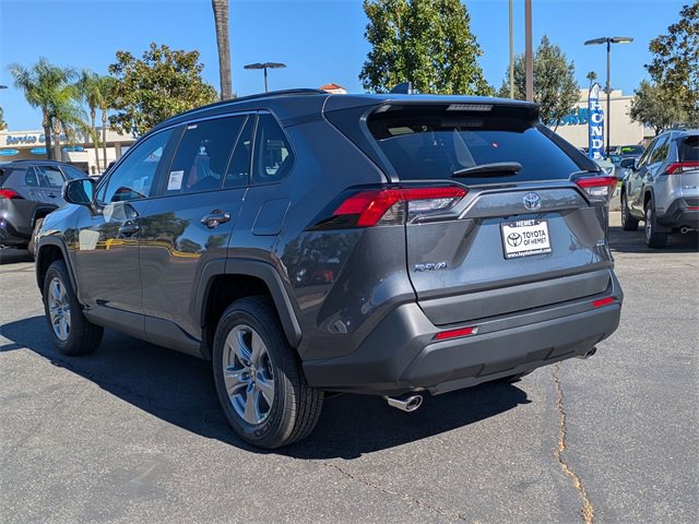 Used 2025 Toyota RAV4 XLE image 9