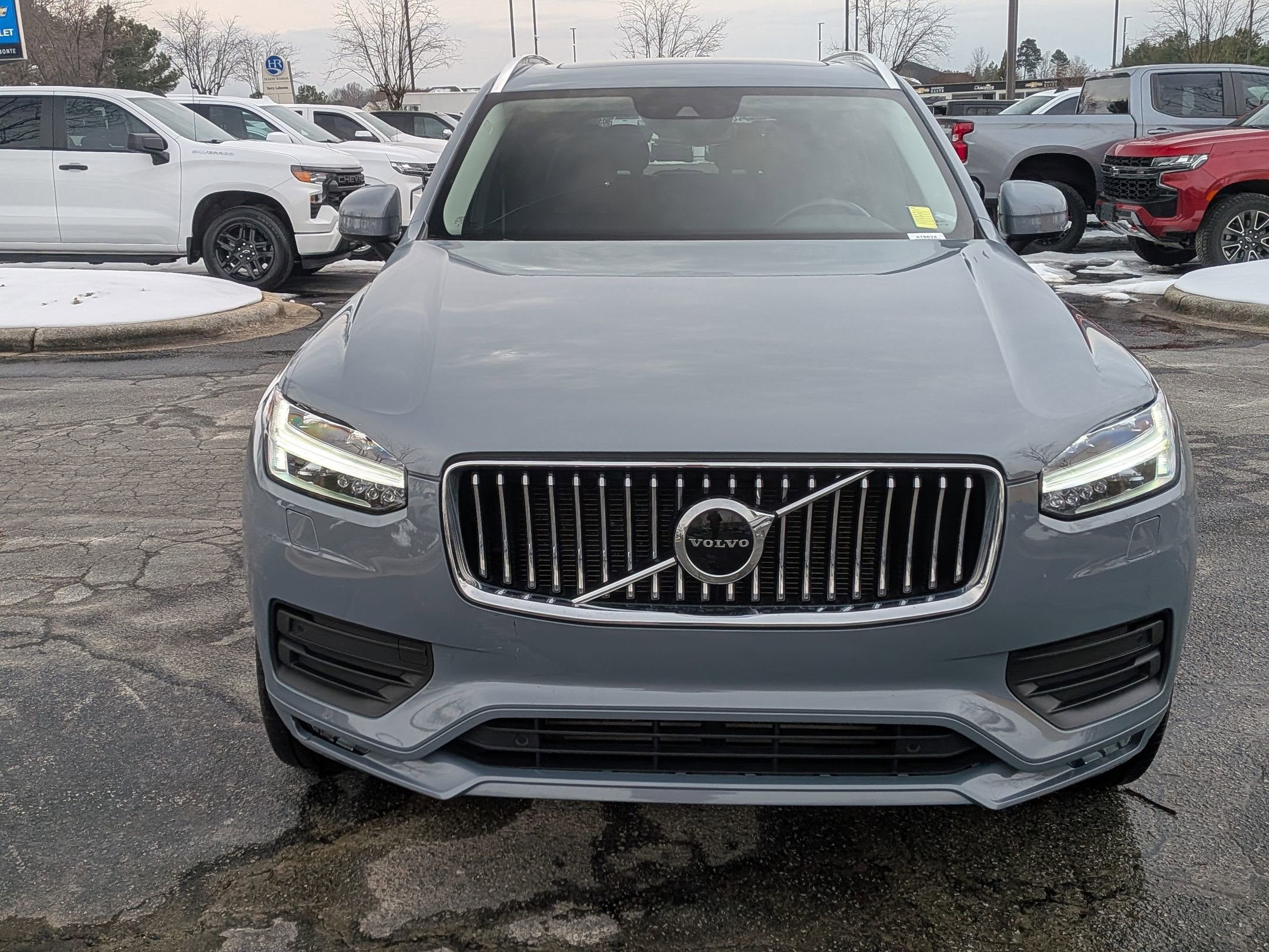 Used 2022 Volvo XC90 T5 Momentum w/ Climate Package image 3