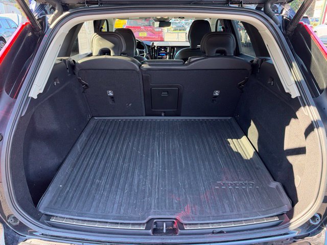 Used 2023 Volvo XC60 B5 Plus AWD/4WD image 11