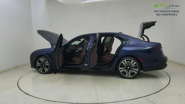 Used 2023 BMW 760i xDrive AWD/4WD image 74