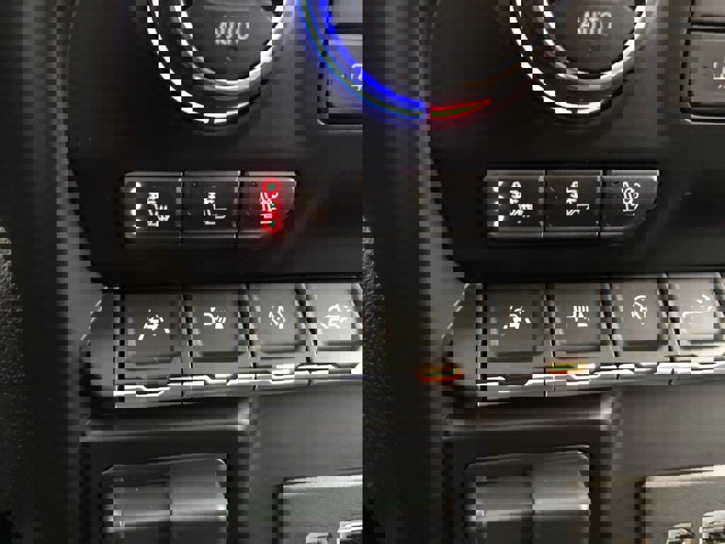 Used 2020 Chevrolet Silverado 1500 High Country w/ Technology Package image 32