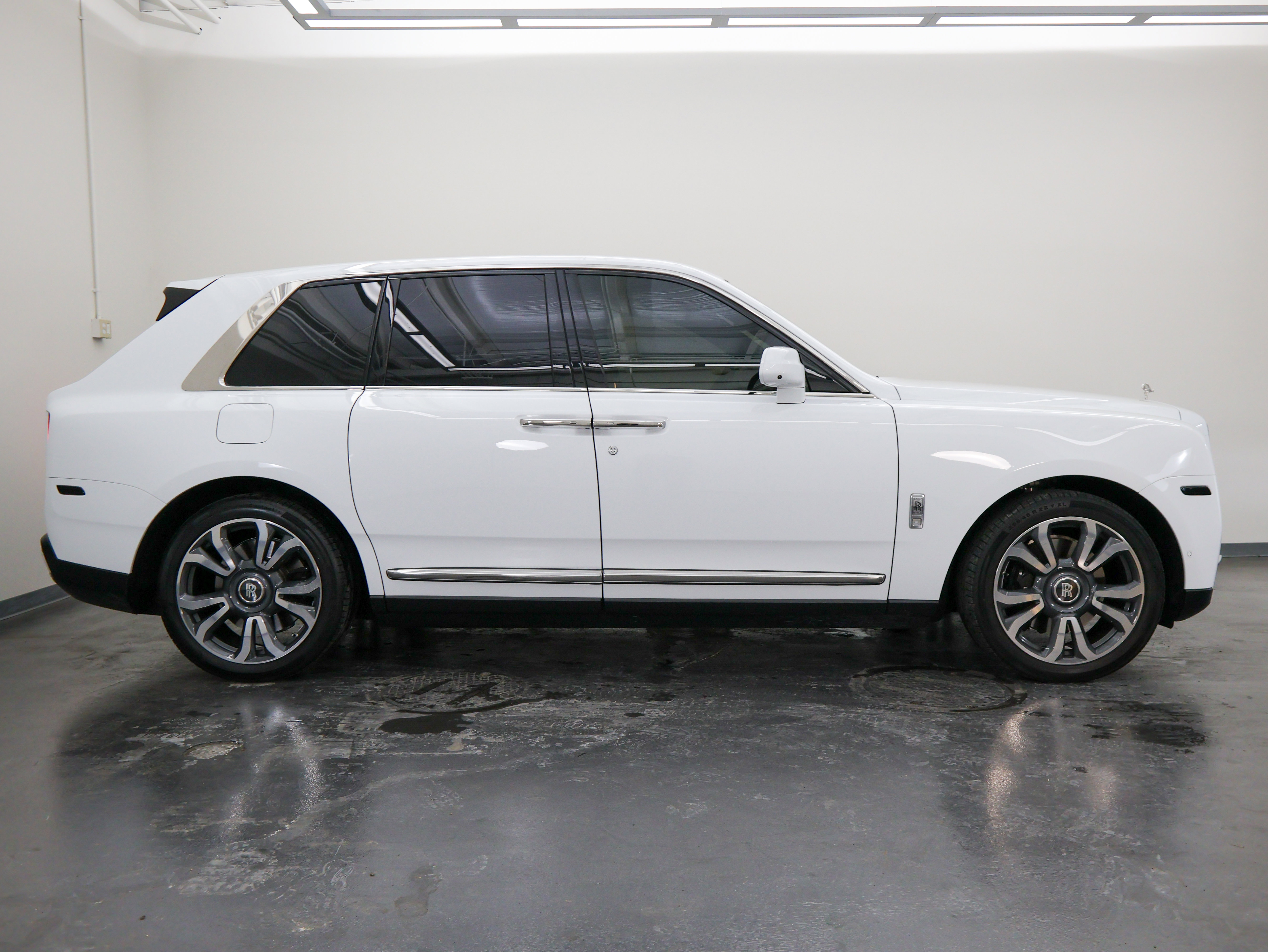 Used 2023 Rolls-Royce Cullinan image 4
