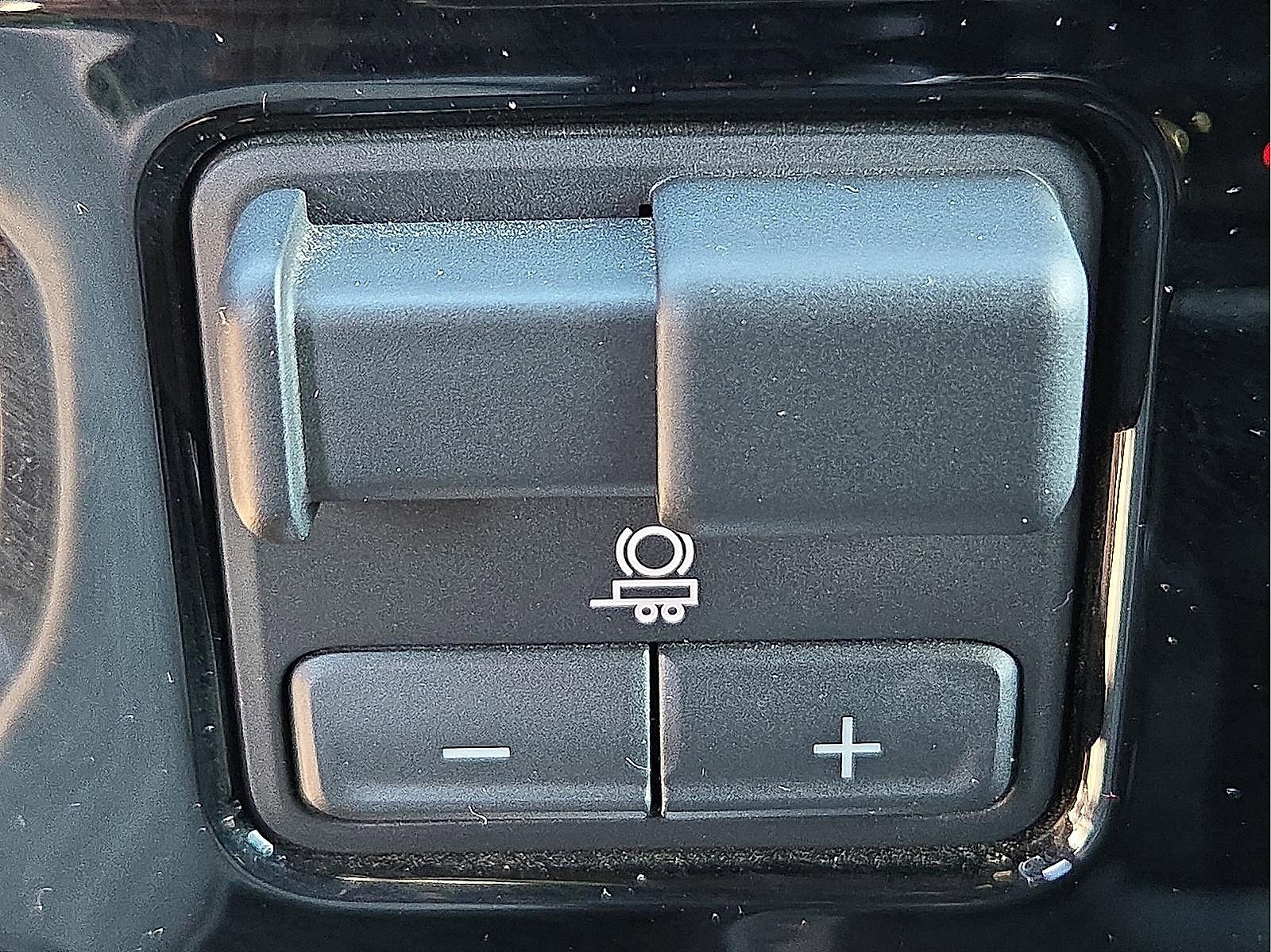 Used 2023 Chevrolet Silverado 1500 High Country w/ Technology Package image 17