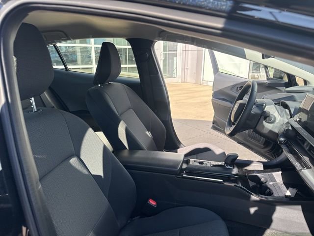 Used 2025 Toyota Prius LE image 32