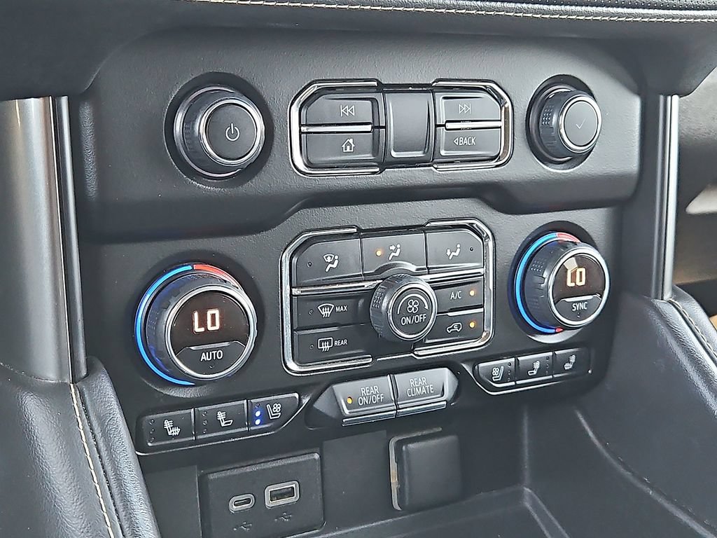 Used 2022 Chevrolet Suburban Premier RWD image 17